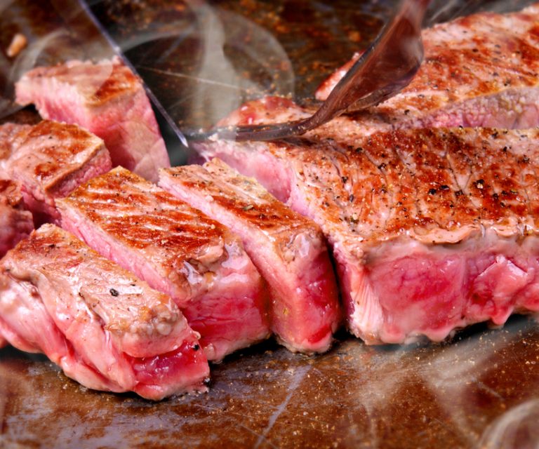Kobe eti nedir? Krallar gibi yaşayan sığırların dünyanın en pahalı