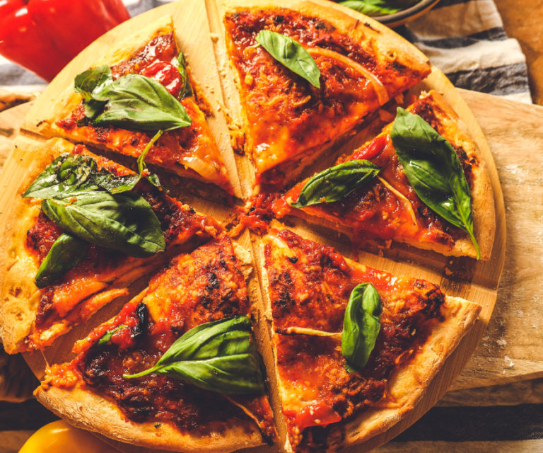 Vegan pizza tarifi Ev yapımı ve kolay tariflerle sağlıklı beslenin